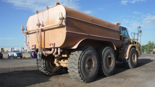 2013 Caterpillar 740B WT Articulated Water Trucks - Image 3