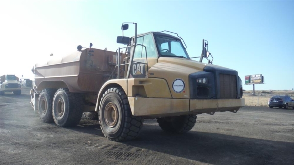 2013 Caterpillar 740B WT Articulated Water Trucks - Image 4