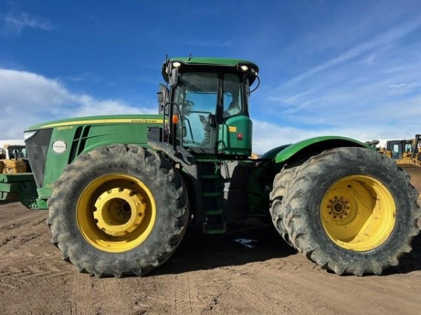 2013 Deere 9560R Agricultural Tractors - Image 2