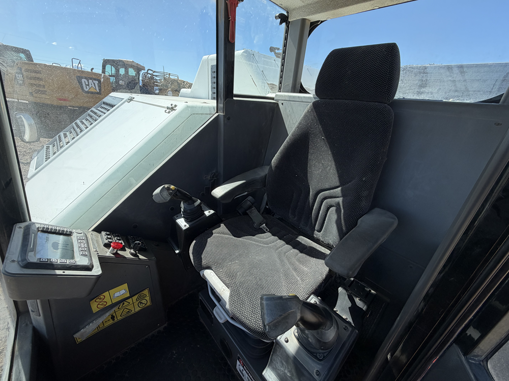 2020 Superior ST220X Crawler Carrier - Image 6