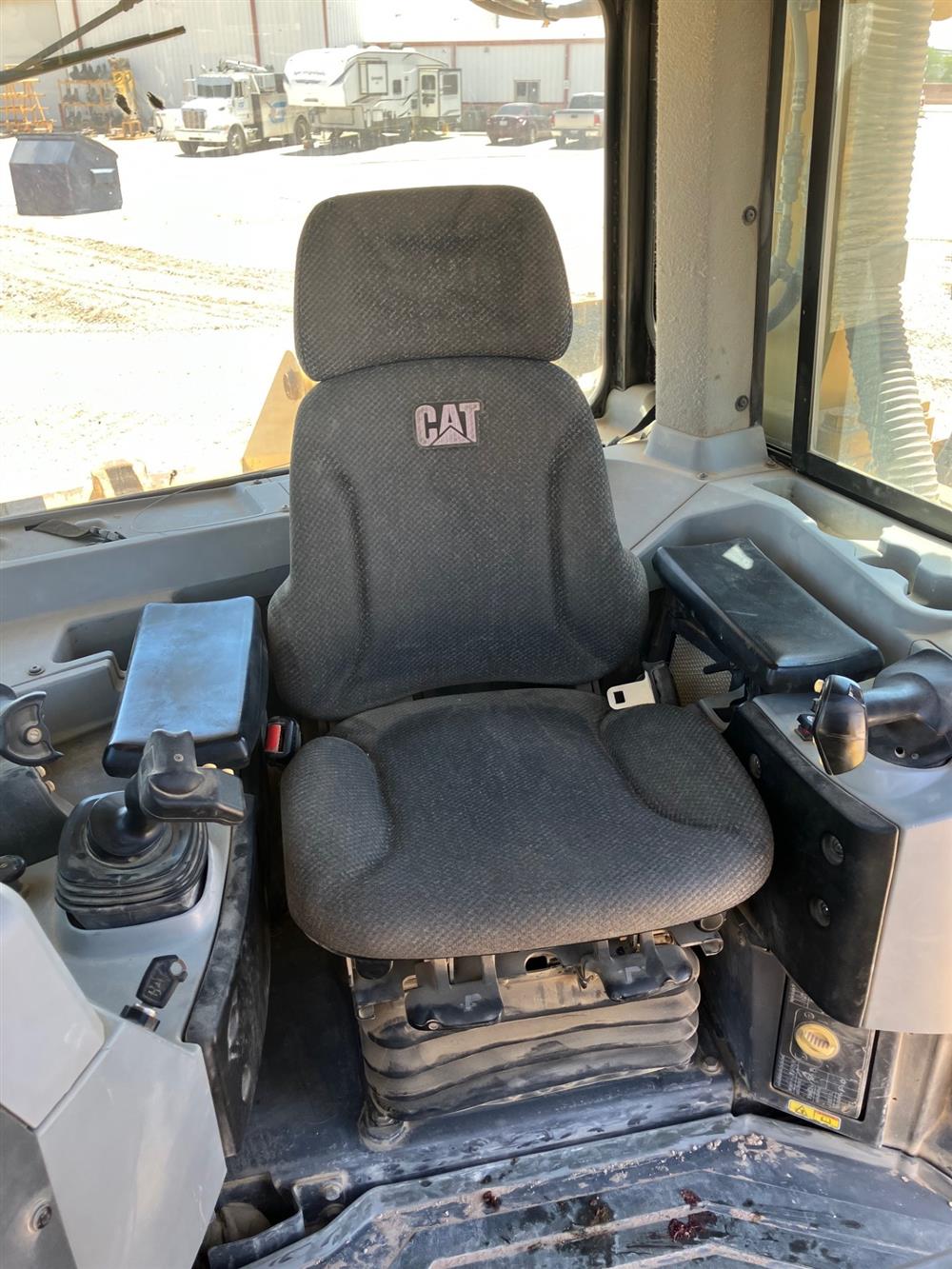 2014 Caterpillar D8T Dozers - Image 5