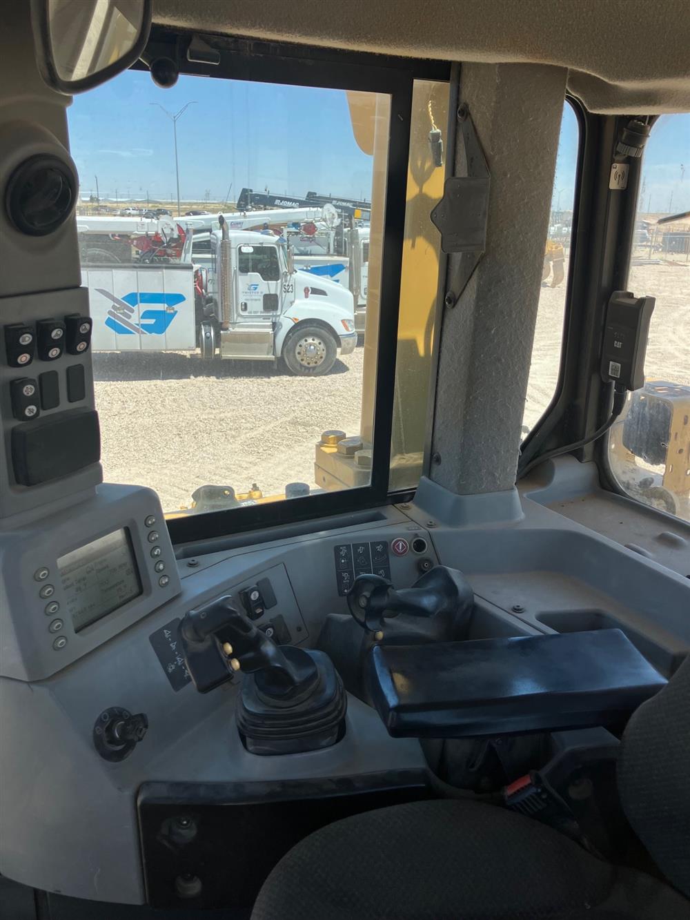 2014 Caterpillar D8T Dozers - Image 7