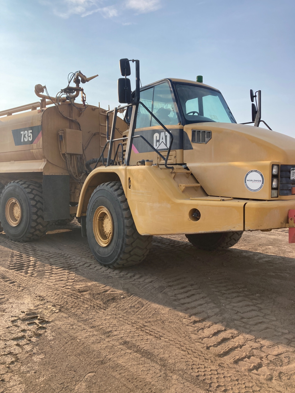 2007 Caterpillar 735 WT Articulated Water Trucks - Image 2