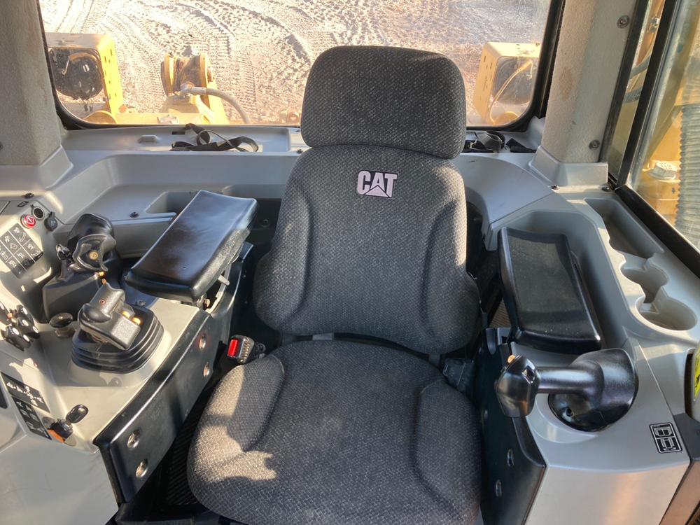 2016 Caterpillar D8T Dozers - Image 4