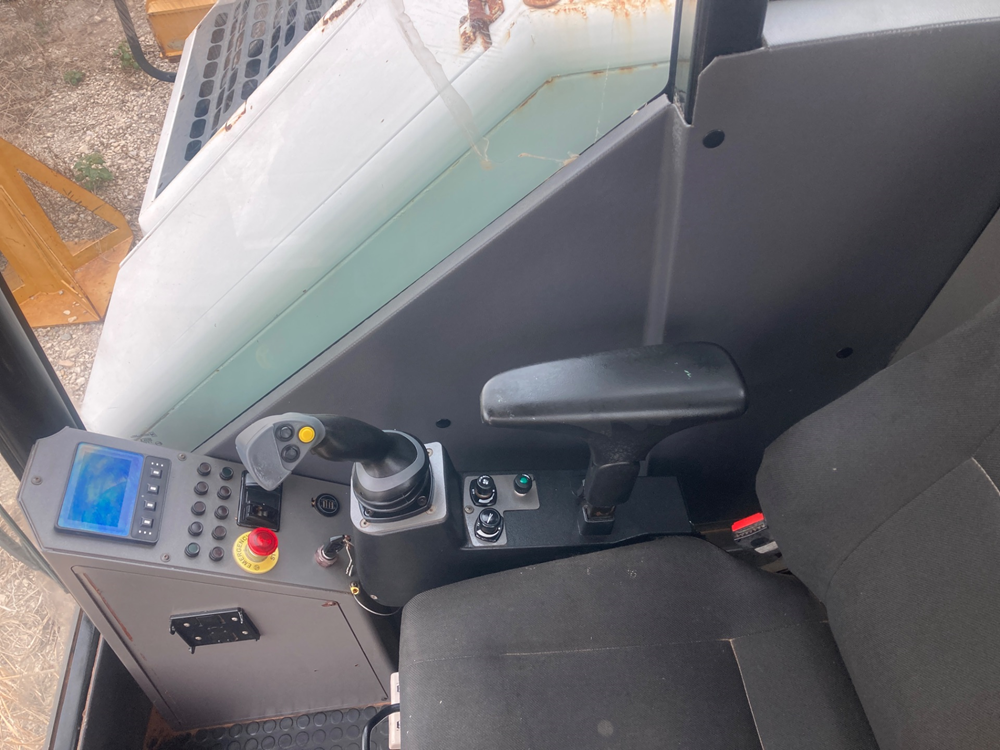 2019 Superior ST150X Crawler Carrier - Image 3