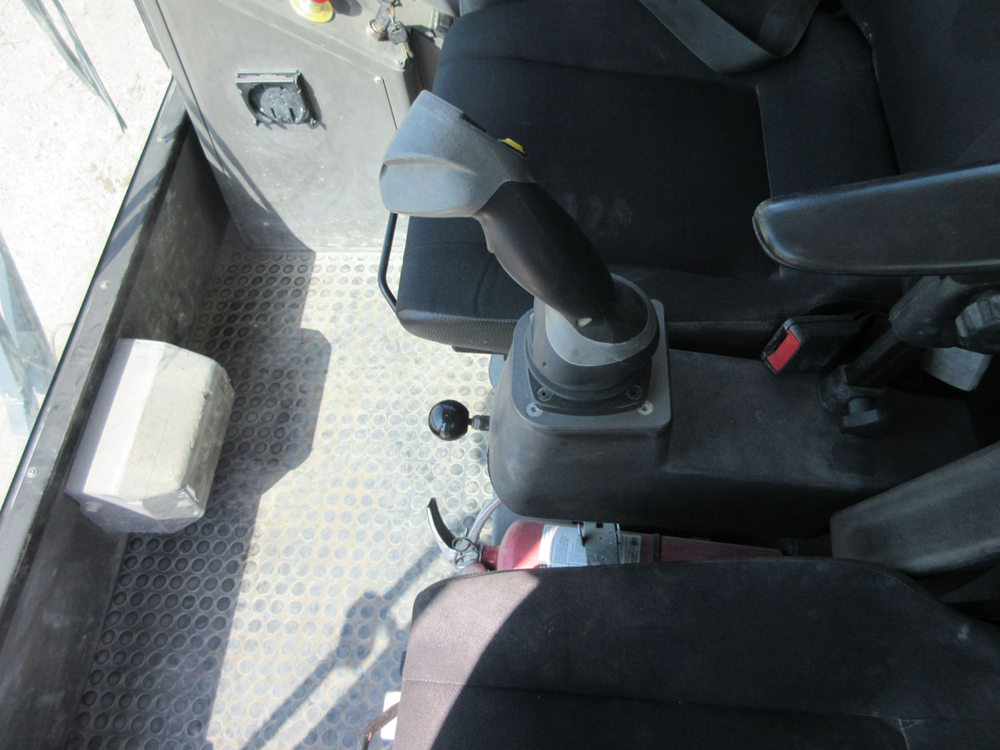 2019 Superior ST150X Crawler Carrier - Image 3