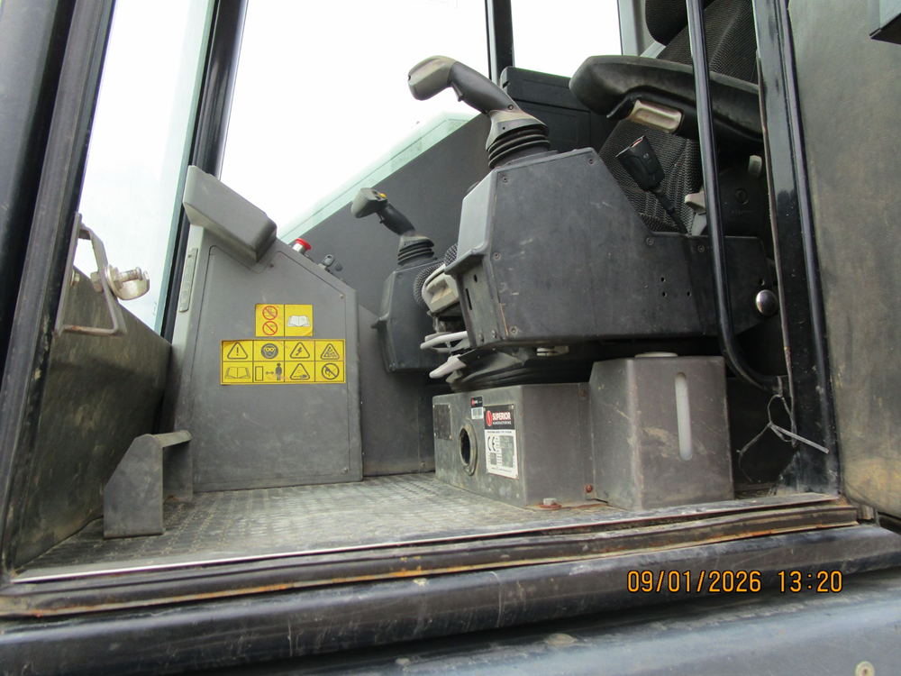 2020 Superior ST220X Crawler Carrier - Image 10