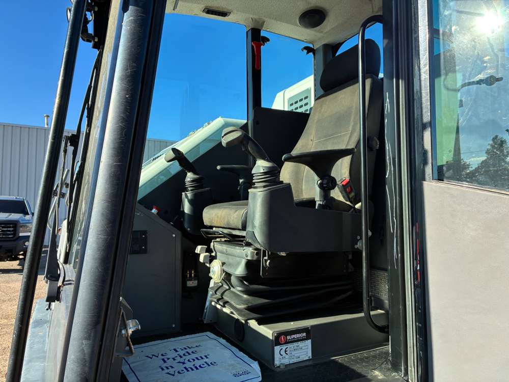 2019 Superior ST150X Crawler Carrier - Image 9