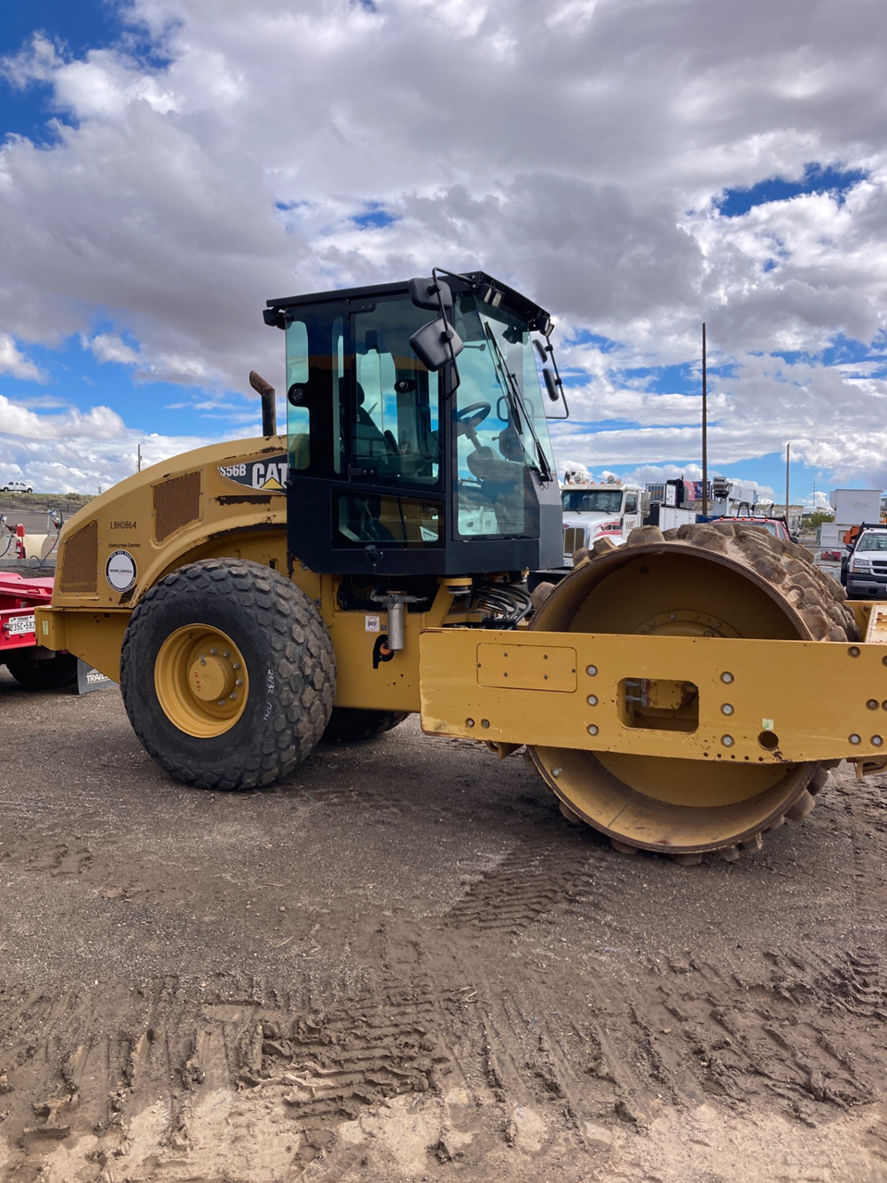 2014 Caterpillar CS56B Vibratory Soil Compactor - Image 3