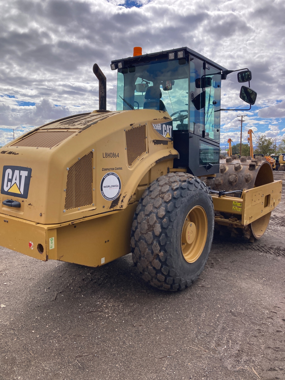 2014 Caterpillar CS56B Vibratory Soil Compactor - Image 4