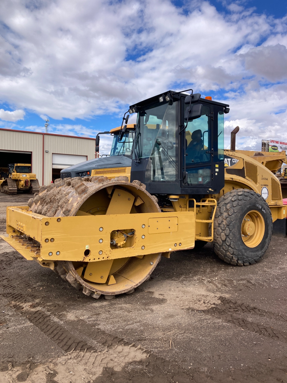 2014 Caterpillar CS56B Vibratory Soil Compactor - Image 9